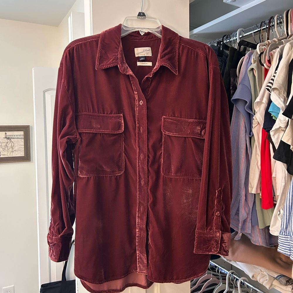 Universal Thread Velvet Oversized Shirt in Burgundy
